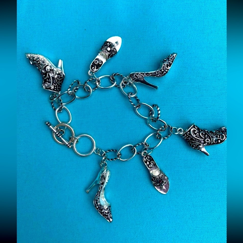 Shoe charm bracelet